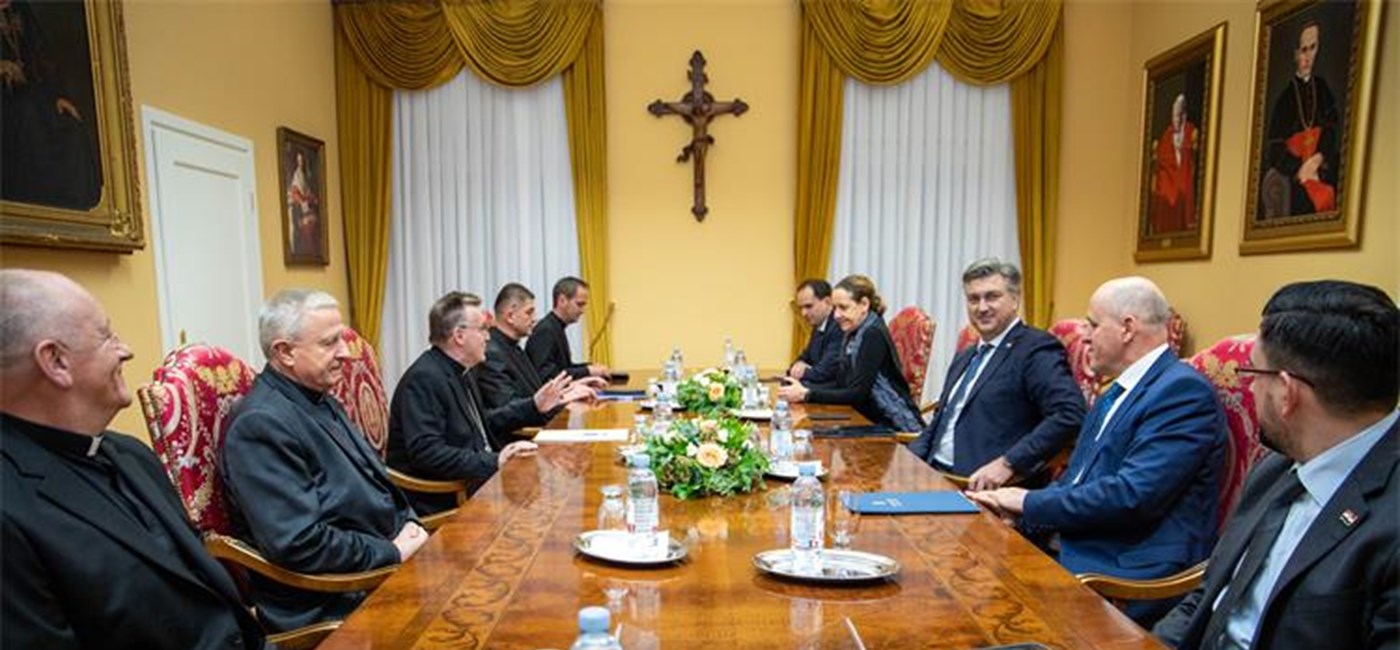 Plenković i kardinal Bozanić o obnovi sakralnih objekata i izgradnji stadiona o Zagrebu